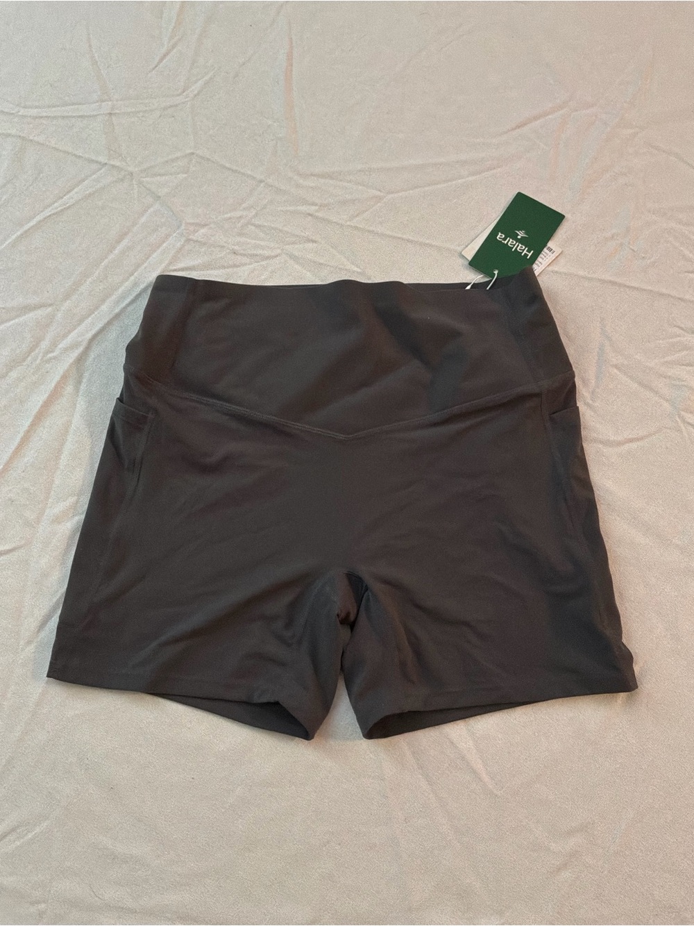 ******* HALARA High-Rise Bike Shorts with Side Pockets ******